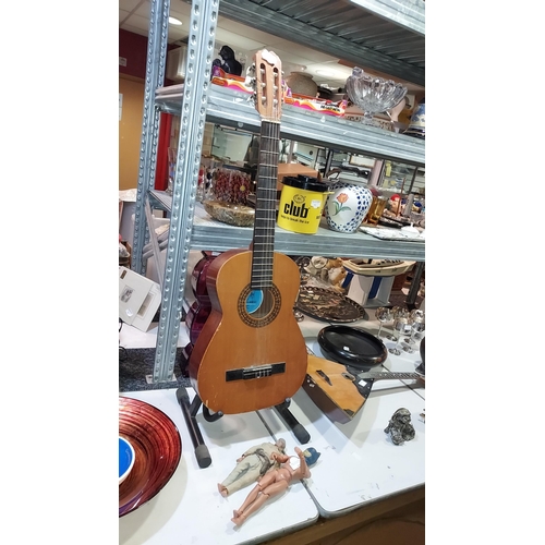 420 - Bm Classico Spanish Guitar, Needs New Strings