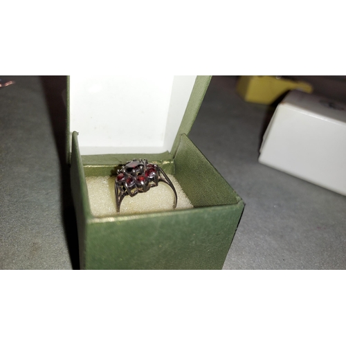 314 - Vintage Garnet & Silver Ring