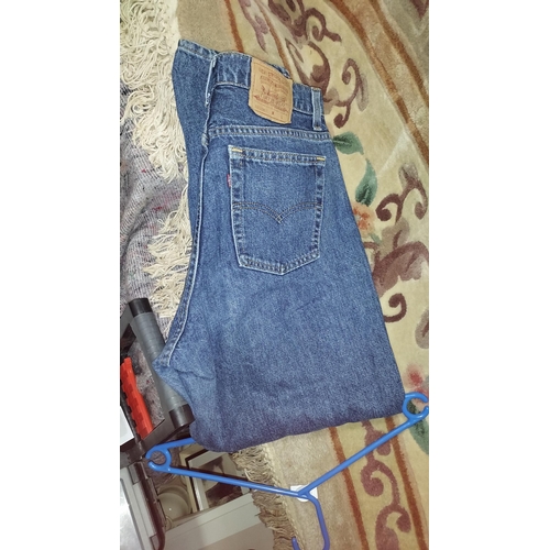 19 - Vintage Levi's High Rise Blue Jeans 14M