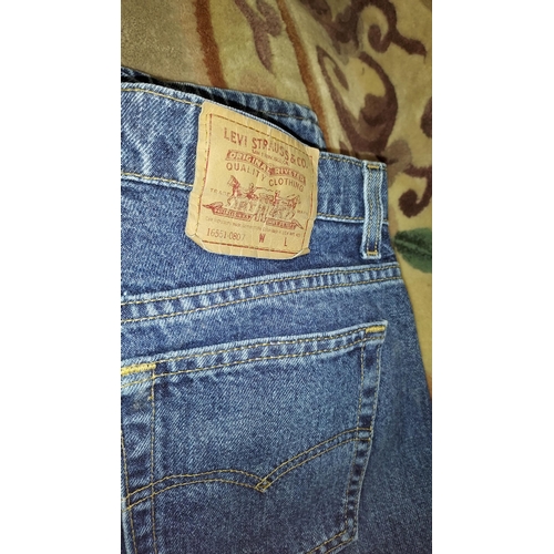 19 - Vintage Levi's High Rise Blue Jeans 14M