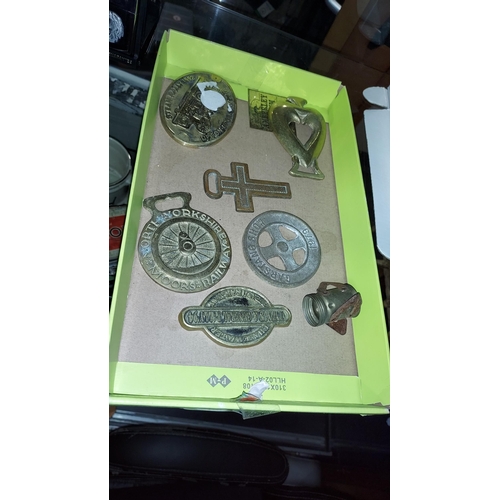 262 - Box Of Brass Including Horse Brasses And Wall Plaques