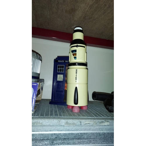 141 - Dr Who Tardis Toy Plus Rocket Projector, Missing A Few Slides