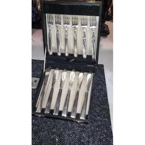 449 - 6 Place Fish Knife And Fork Set In Decorative Leather Bound Case