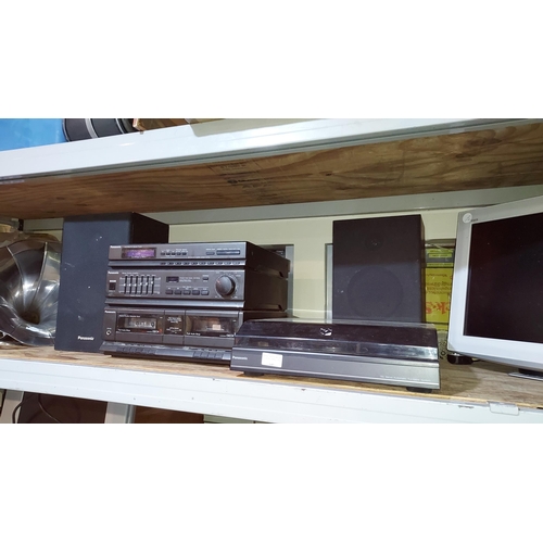 645 - Panasonic Stereo Unit Including Turntable And Speakers