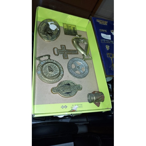 262 - Box Of Brass Including Horse Brasses And Wall Plaques