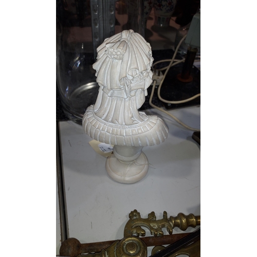 460 - Queen Elizabeth 1st Resin Bust A/F To Hair