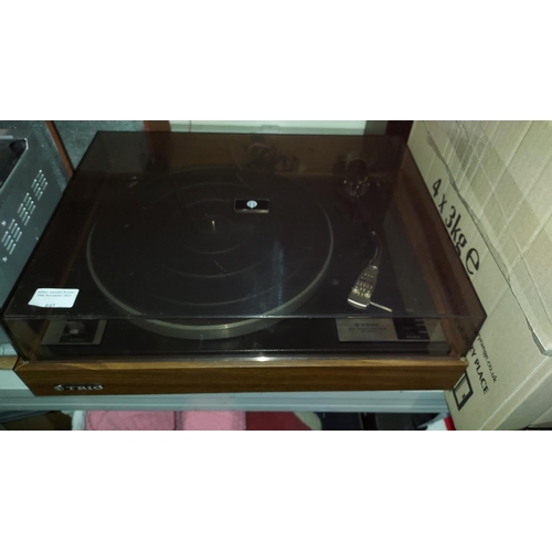 643 - Trio Turntable K0-1033 Working