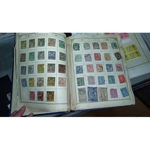 550 - Book Of World Stamps