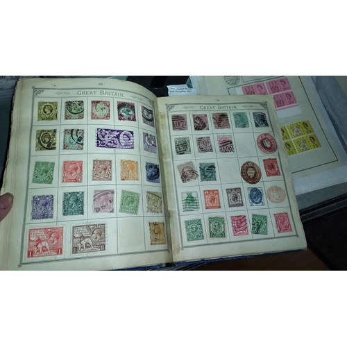 550 - Book Of World Stamps