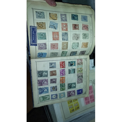 550 - Book Of World Stamps