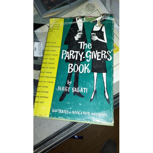 552 - Vintage 1967 The Party Givers Book