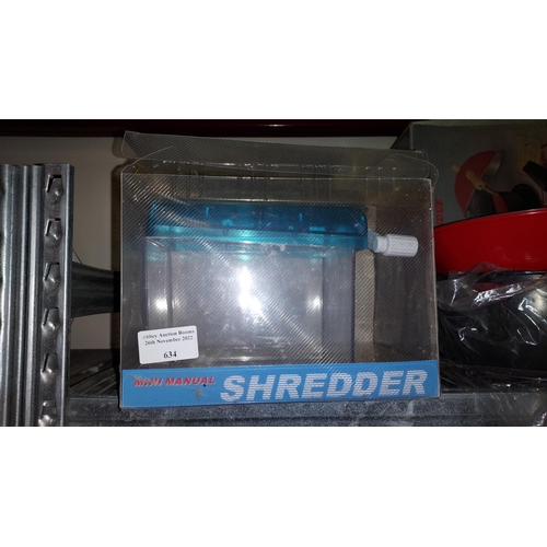 634 - Small Mini Manual Shredder Plus Fan Heater