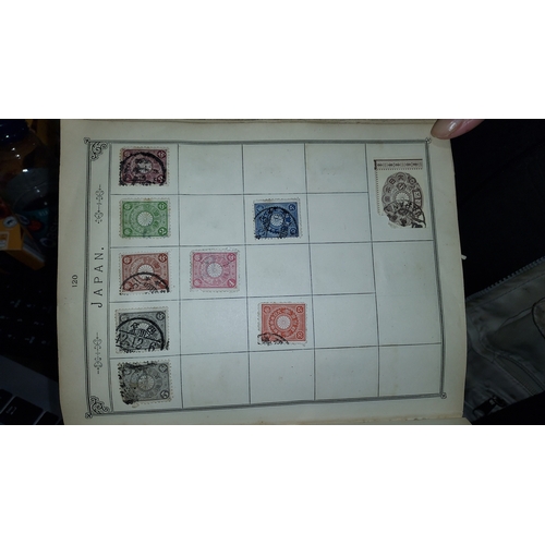 550 - Book Of World Stamps