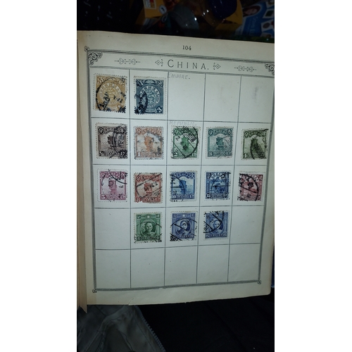 550 - Book Of World Stamps