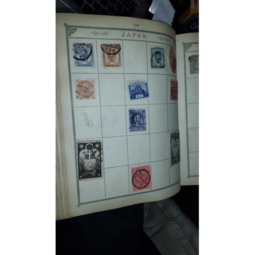 550 - Book Of World Stamps