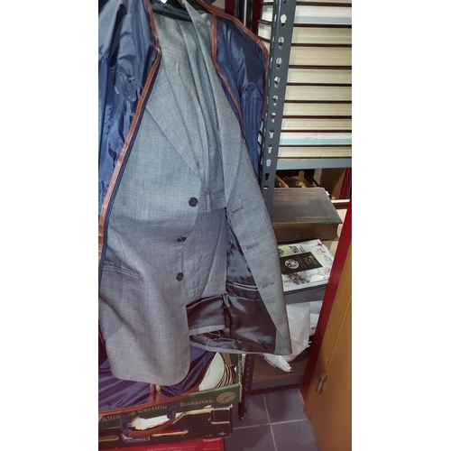 15 - Grey Mens Suit. Size 48R Jacket And Trousers