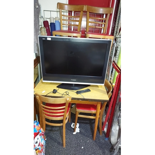 674 - Retro Extending Dining Table With 4 Chairs