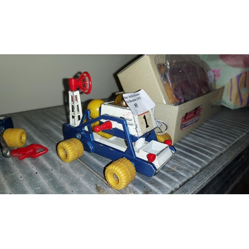 85 - 2 Corgi 007 Moon Buggies No.811 Only One Arm