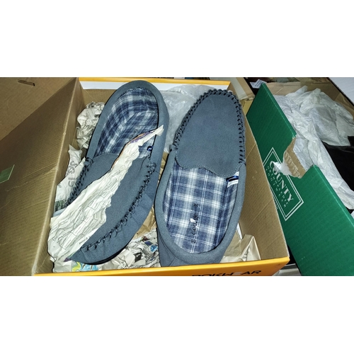 251 - 3 Pairs Of Ladies Boots, Pair Of Slip On Shoes And Pair Of Moccasins. Mixed Sizes