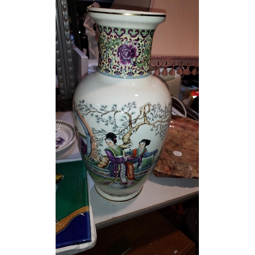 569 - Oriental Vase With Mark To Base. Crack In Rim And Chip To Base. A/F