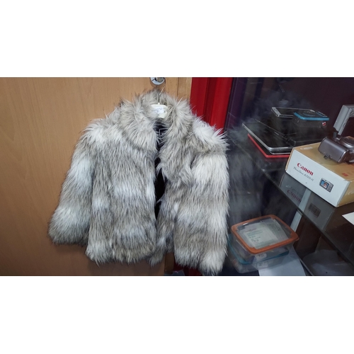 22 - Per Una Shaggy Short Fur Coat Size Large