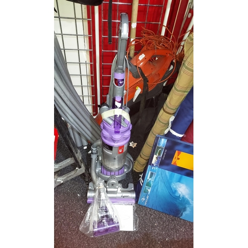 715 - Dyson Dc15 Upright Hoover Working