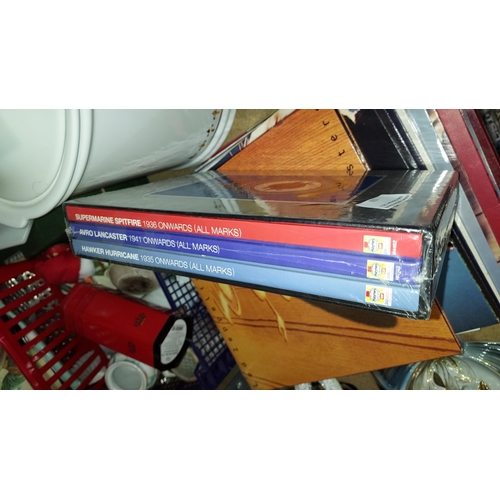 134 - Box Set 3 Haynes Aircraft Manuals In Slipcase & Factory Sealed. Books Include Spitfire, Lancaster & ... 