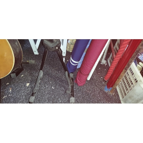 709 - Guitar Stand