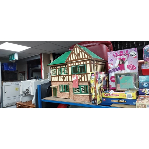 91 - 1950'S Mock Tudor Dolls House With Some Contents