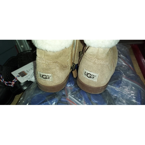 137 - Children'S Ugg Boots Size Uk 10