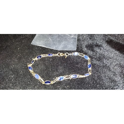 420 - Gold And Sapphire Bracelet. 2.4G Total Weight. 19Cm Length.