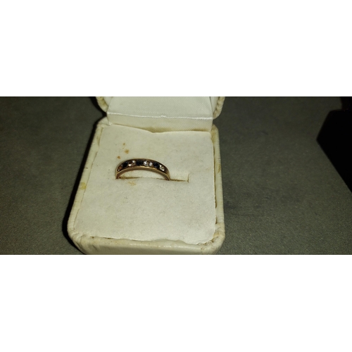 352 - 9Ct Gold Ring With Stones