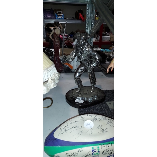 524 - Leonardo Collection Silver Dreams 2004 Pirate Figure