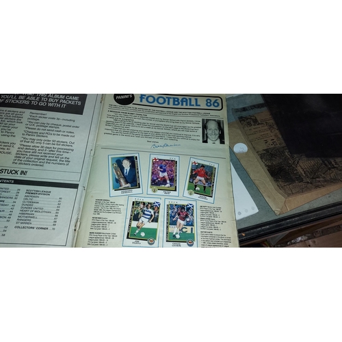 578 - 2x Panini Football Sticker Albums From 1986-1987 Plus Soccer Stars Picture Stamp Album From 1968-196... 