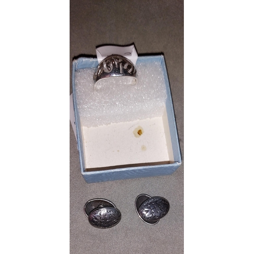 367 - Solid Silver Ring Ring Size S 1/2 Plus A Pair Of Vintage Cufflinks