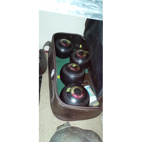 660 - Contorve Set Of Lawn Bowls In Bag