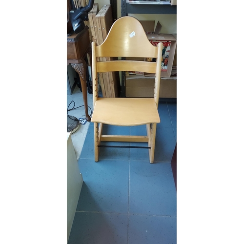 689 - Stokke Tripp Trapp Chair