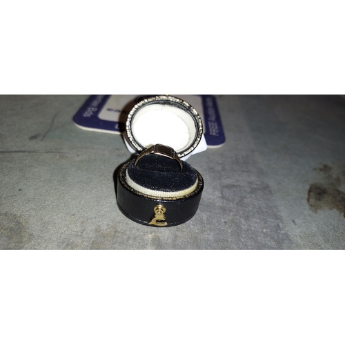 380 - 9ct Gold Signet Ring. Total Weight 1G. Size M