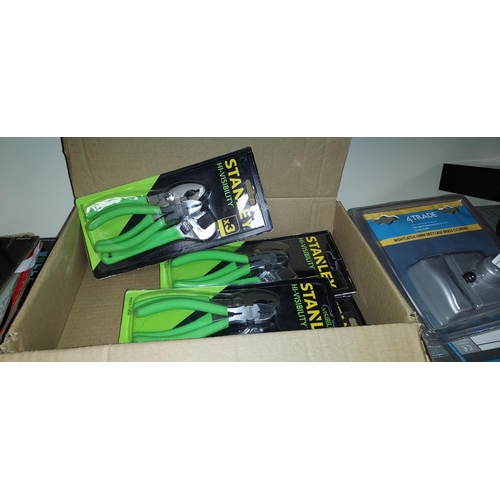 140 - 5 Stanley Hi Vis Tool Sets. Unused