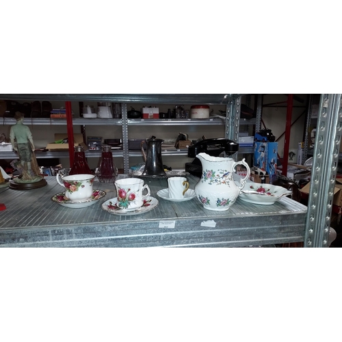 512 - Mixed Of China Including Royal Albert