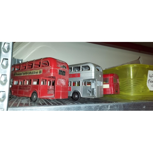 610 - 3 Plastic Buses