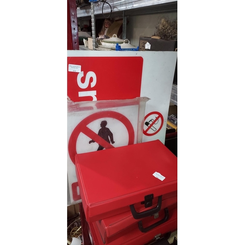 624 - 2 No Smoking Signs