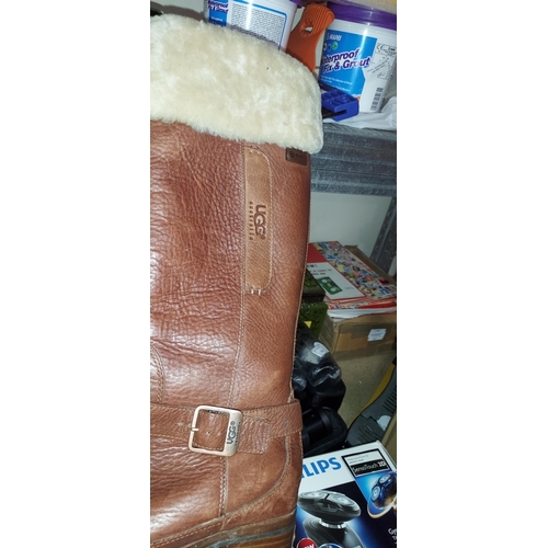 183 - Pair Of Real Ugg Boots Size 5.5 Sheepskin Near New