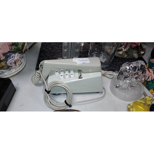 400 - Retro White Push Button Telephone