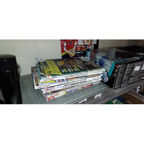 192 - Stack Of Hot Rod Magazines