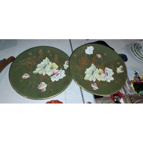 521 - 2 Hand Painted Flower Patterned Plates