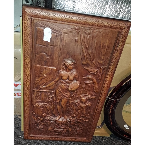 540 - Wooden Plaque With Cherubs And Nude Lady