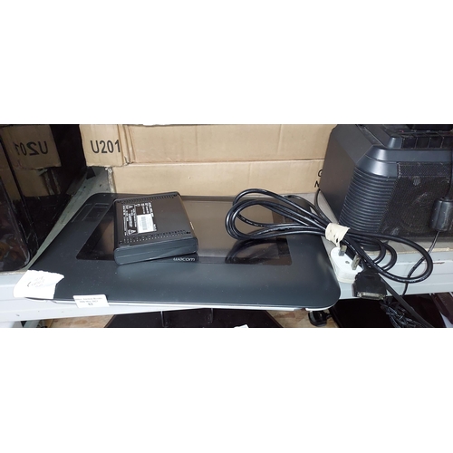 589 - Wacom Dtz-1200W Lcd Tablet And Converter Box Tested And Working