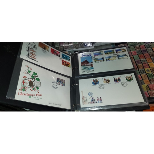 551 - Album Of 80 Gb + World Stamp Covers