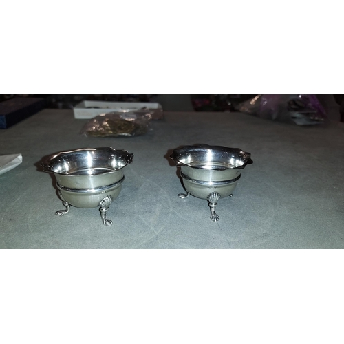 365 - Antique 1902 Edwardian Pair Of Solid Silver Salts On Claw Feet Approx. 52.2gms